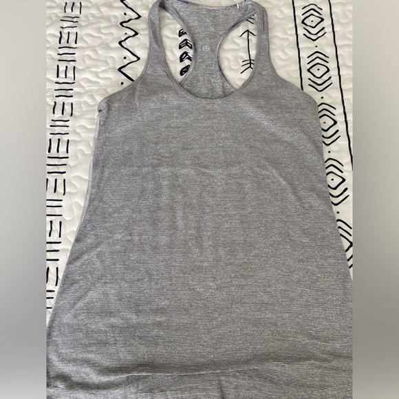 Lululemon tank - Picture 1 of 6